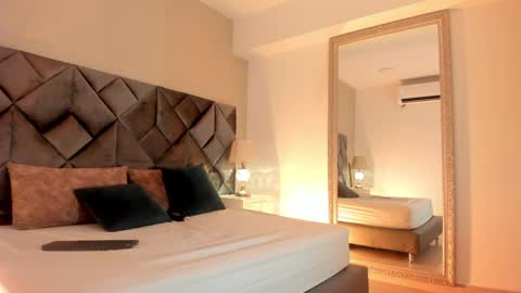 Leizathompson online show from April 2, 2026, 5:10 pm