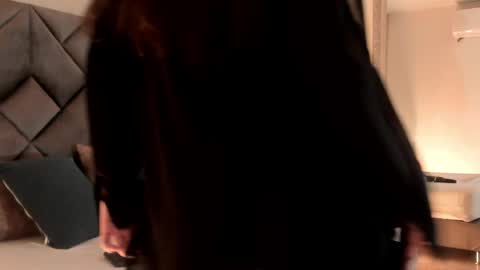 Leizathompson online show from April 3, 2026, 4:27 pm