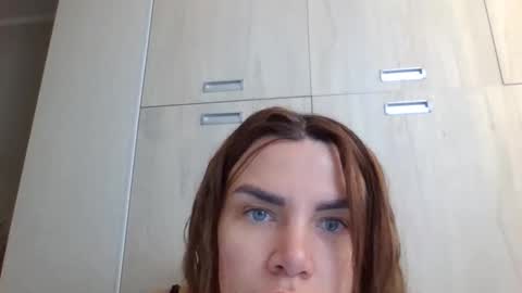 lena6122000 online show from September 12, 2025, 1:11 pm