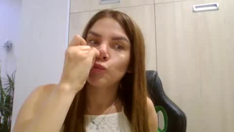 lena6122000 online show from September 20, 2025, 8:10 pm