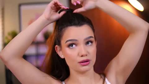 Lena Laurent online show from March 27, 2026, 10:26 am