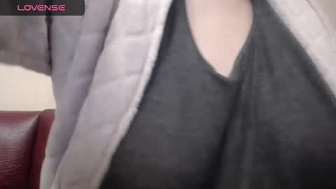 lenagolden online show from January 29, 2025, 2:53 pm