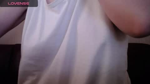 lenagolden online show from October 17, 2025, 9:56 am