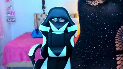 Lena  online show from November 25, 2025, 12:49 pm