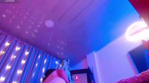 Lenna Kang online show from January 19, 2025, 5:05 am