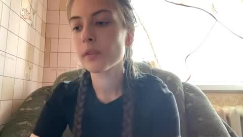 Hellomy name is Natalyits my first day here nice to meet you Give me 50 thumbs ups online show from June 3, 2026, 3:28 pm
