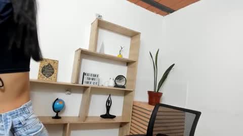 Snapshot of lennox_amy chatting on May 18, 2026, 1:17 pm lennox_amy online show from May 18, 2026, 1:17 pm