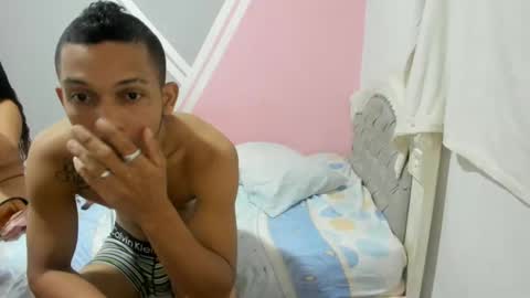 Snapshot of lenuam_and_tiffany chatting on December 19, 2024, 2:01 am lenuam_and_tiffany online show from December 19, 2024, 2:01 am