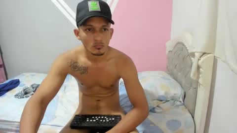 Snapshot of lenuam_and_tiffany chatting on February 1, 2025, 11:27 pm lenuam_and_tiffany online show from February 1, 2025, 11:27 pm