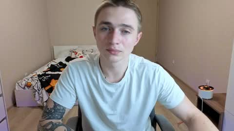 Snapshot of leo__miller chatting on May 19, 2026, 9:54 pm LEO online show from May 19, 2026, 9:54 pm