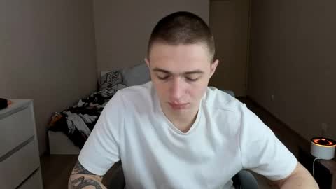 Snapshot of leo__miller chatting on June 3, 2026, 5:32 am LEO online show from June 3, 2026, 5:32 am