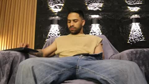 Leo  Diaz online show from April 12, 2026, 12:37 am