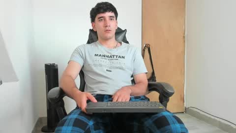 Snapshot of leo_jones389 chatting on May 7, 2026, 6:35 pm Leo Jones online show from May 7, 2026, 6:35 pm