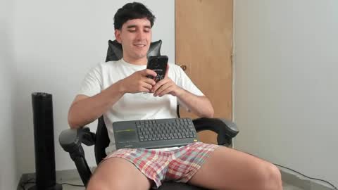 Snapshot of leo_jones389 chatting on May 10, 2026, 7:41 pm Leo Jones online show from May 10, 2026, 7:41 pm