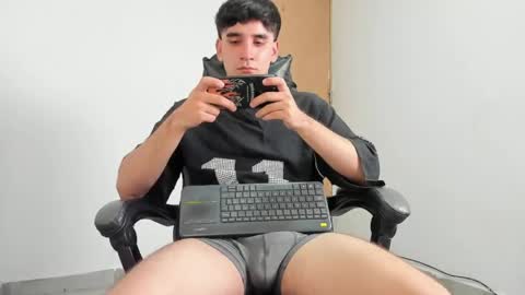 Snapshot of leo_jones389 chatting on May 22, 2026, 1:57 am Leo Jones online show from May 22, 2026, 1:57 am