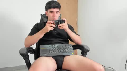Snapshot of leo_jones389 chatting on June 2, 2026, 12:45 am Leo Jones online show from June 2, 2026, 12:45 am