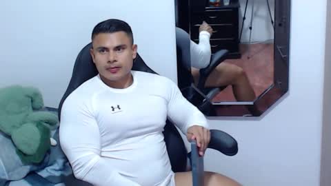 Snapshot of leo_muscleboy chatting on March 20, 2026, 11:42 pm Leo online show from March 20, 2026, 11:42 pm