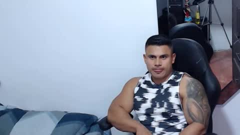 Snapshot of leo_muscleboy chatting on March 31, 2026, 2:35 am Leo online show from March 31, 2026, 2:35 am