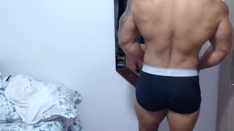 Snapshot of leo_muscleboy chatting on April 9, 2026, 2:22 am Leo online show from April 9, 2026, 2:22 am