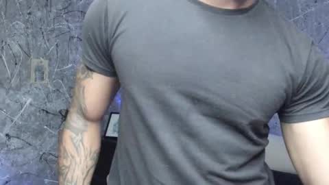 Leo independent model online show from October 1, 2025, 1:00 am