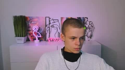 leo_valor online show from December 5, 2025, 10:46 am