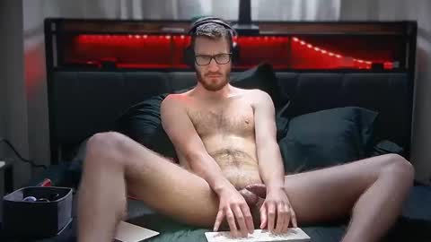 LeoBiggy online show from December 9, 2024, 6:55 am