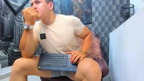 Leon Smoron online show from December 15, 2025, 10:47 pm