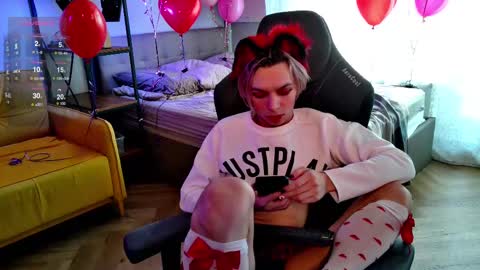 Leon online show from February 12, 2025, 8:16 am