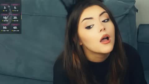 Mia online show from September 21, 2025, 8:27 am