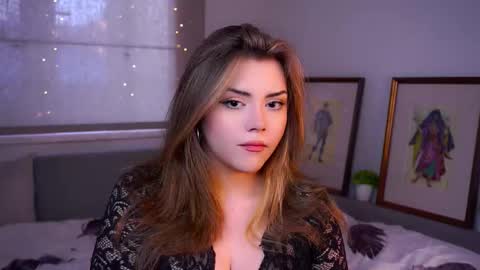 Mia online show from December 14, 2025, 8:09 am