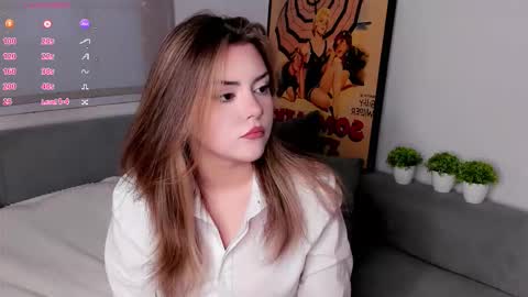 Mia online show from December 21, 2025, 8:21 am