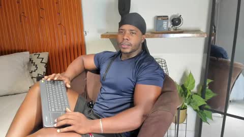 Leandro jones online show from November 5, 2025, 12:10 am