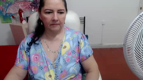 leonela   online show from September 15, 2025, 11:38 pm