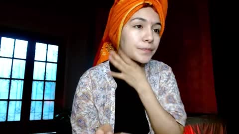 leonela  online show from October 24, 2025, 9:44 pm