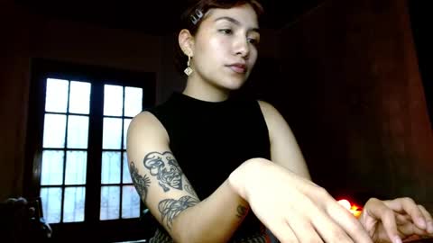 leonela  online show from October 27, 2025, 8:13 pm