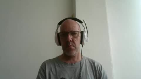 leonew71 online show from April 13, 2026, 11:16 am