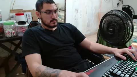 leonino231 online show from November 22, 2025, 4:06 pm