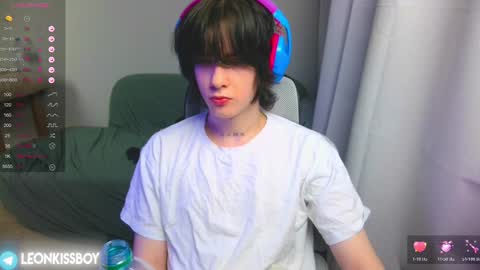 leonkissboy online show from April 5, 2026, 9:01 pm