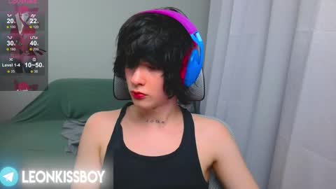 leonkissboy online show from April 18, 2026, 12:09 pm