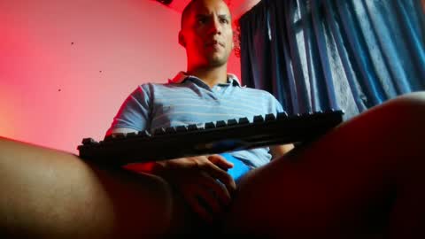 Lenardo jaramillo online show from February 6, 2025, 12:48 pm