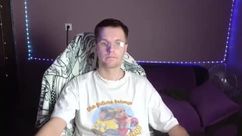 Snapshot of leonnextdoor chatting on December 28, 2024, 6:18 pm Leon online show from December 28, 2024, 6:18 pm