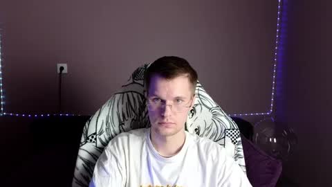 Snapshot of leonnextdoor chatting on January 2, 2025, 6:50 am Leon online show from January 2, 2025, 6:50 am