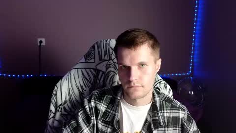 Snapshot of leonnextdoor chatting on January 4, 2025, 12:49 pm Leon online show from January 4, 2025, 12:49 pm