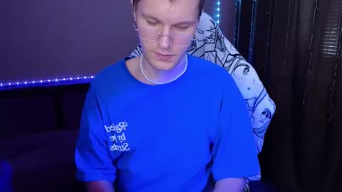 Snapshot of leonnextdoor chatting on January 10, 2025, 5:47 am Leon online show from January 10, 2025, 5:47 am