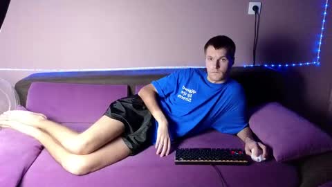 Snapshot of leonnextdoor chatting on January 11, 2025, 8:43 am Leon online show from January 11, 2025, 8:43 am