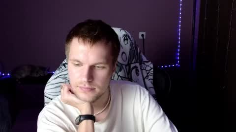 Snapshot of leonnextdoor chatting on January 22, 2025, 11:34 am Leon online show from January 22, 2025, 11:34 am