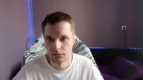 Snapshot of leonnextdoor chatting on March 6, 2025, 6:52 am Leon online show from March 6, 2025, 6:52 am