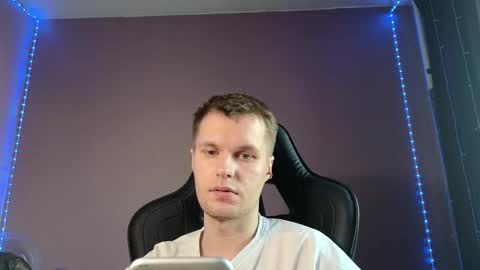 Snapshot of leonnextdoor chatting on March 6, 2025, 9:58 am Leon online show from March 6, 2025, 9:58 am