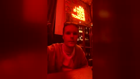 Snapshot of leonnextdoor chatting on January 5, 2026, 6:00 pm Leon online show from January 5, 2026, 6:00 pm