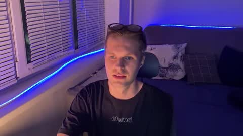 Snapshot of leonnextdoor chatting on January 7, 2026, 4:53 pm Leon online show from January 7, 2026, 4:53 pm